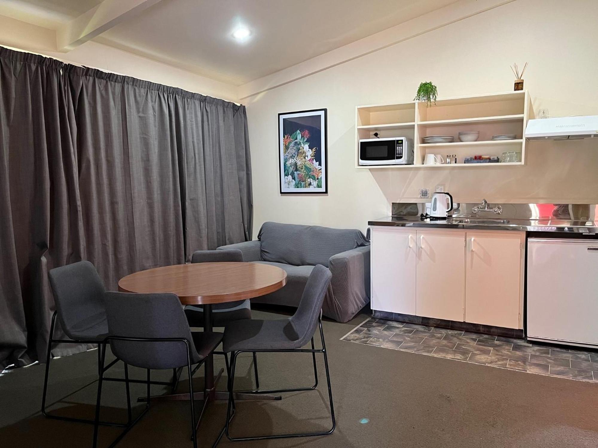 Caves Motor Inn Te Kuiti Extérieur photo